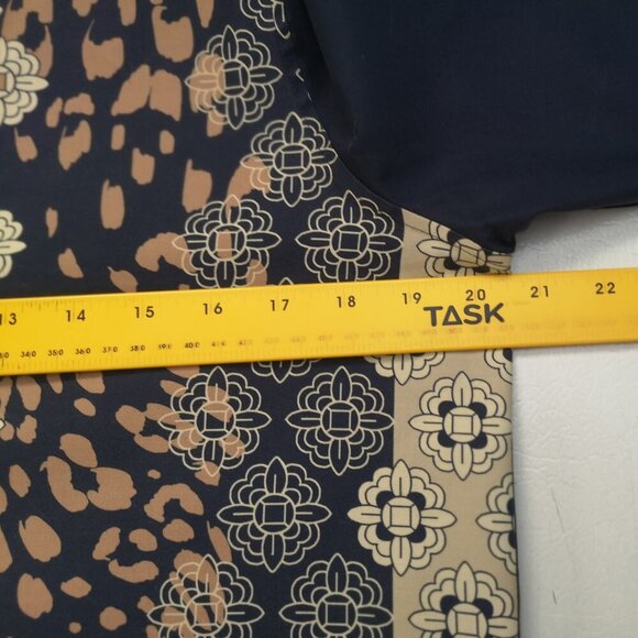 Chico's No Iron Chic Stretch Ladies Size 1 (US - 8) Navy Tan Cream Long Shirt - Picture 11 of 13